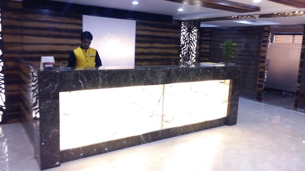 Pride Biznotel Vadodara Exterior foto