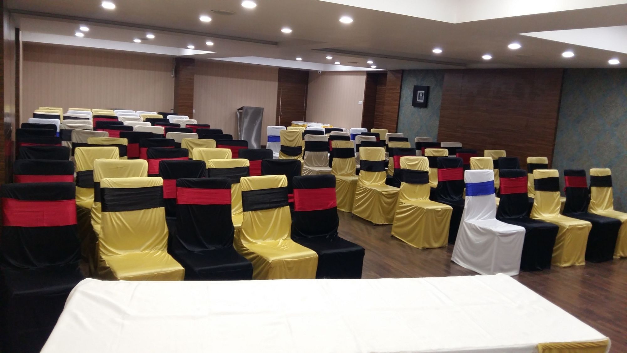 Pride Biznotel Vadodara Exterior foto